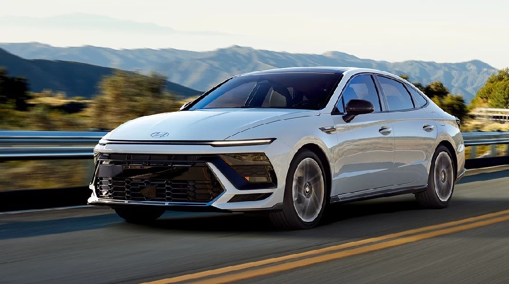 Luxury Cars in Pakistan 2025 – Status, Trends & Top Models